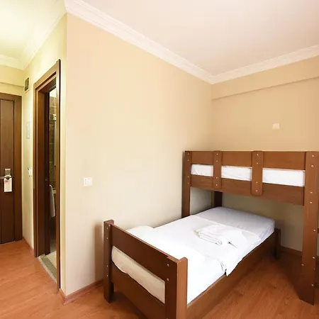 מלון Pine Valley 4*