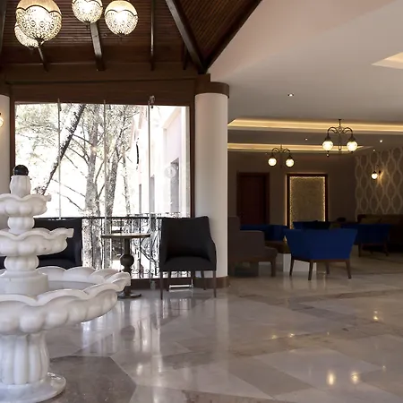 מלון Pine Valley 4*