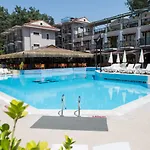 Pine Valley Ολουντενίζ