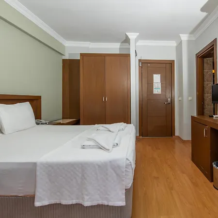 Hotell Pine Valley 4*