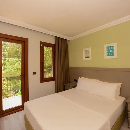 Hotell Pine Valley 4*