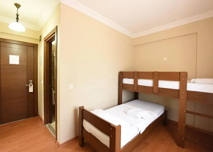 מלון Pine Valley 4*