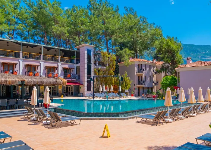 מלון Pine Valley 4*