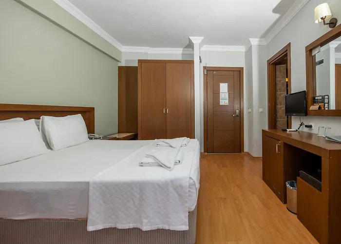 מלון Pine Valley 4*