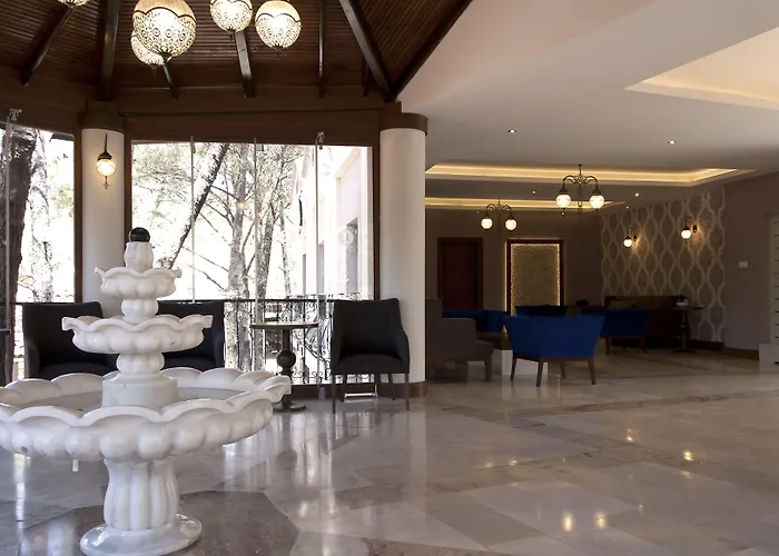 מלון Pine Valley 4*