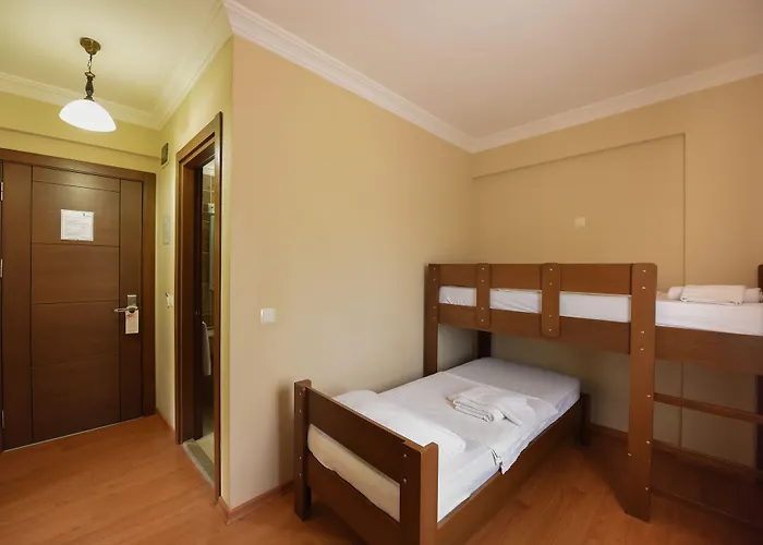 מלון Pine Valley 4*