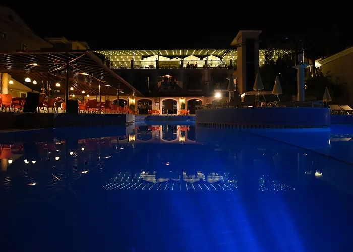 Pine Valley מלון 4*