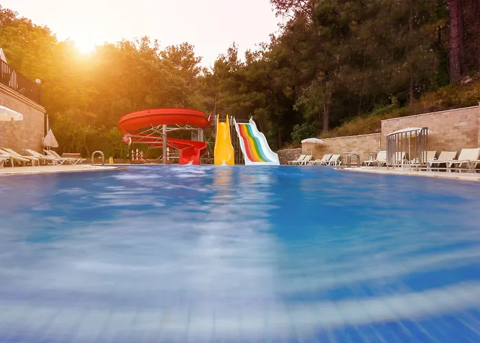 מלון Pine Valley 4*